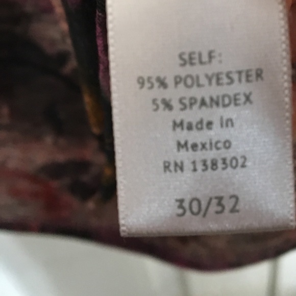 Avenue Cold Shoulder top-size 30/32 - Picture 2 of 2